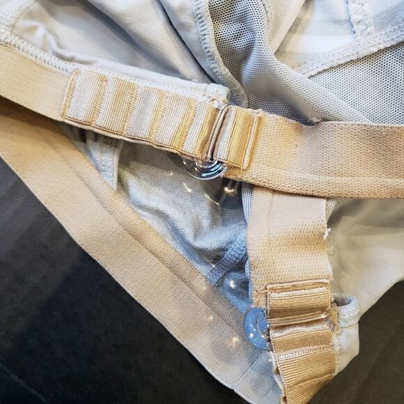 LULULEMON GRAY WHITE STRIPE SLEEVELESS ACTIVEWEAR ATHLETIC SHELF BRA TANK - Picture 8 of 16